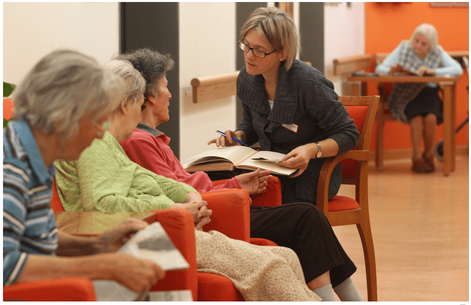 Alzheimer: seis de cada 10 cuidadores de pacientes enferman