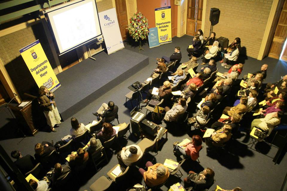 Municipalidad de ñuñoa realizó seminario “el Alzheimer y la persona”